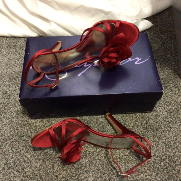 Satin Scarlet high heels for a great night on the town. - Picture 2 of 6